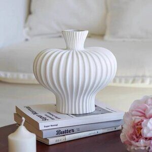 Modern Sculptural Vase – Ribbed Finish Decor
